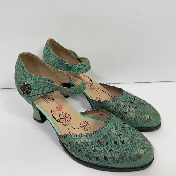 Spring Step Green Floral Heels - Picture 2 of 8